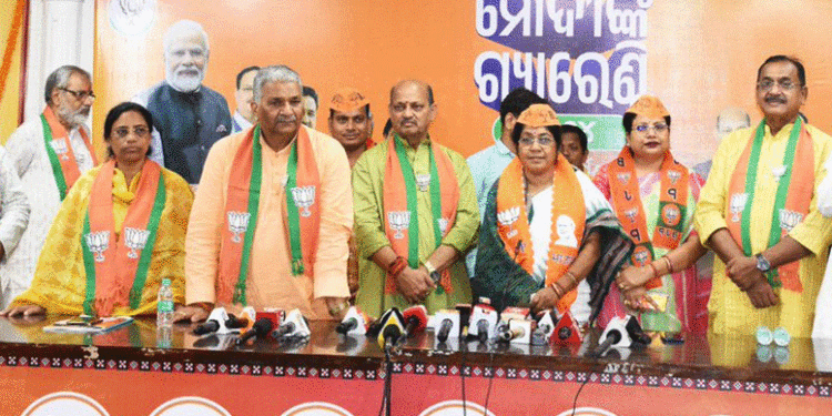 ବିଜେପିରେ ଯୋଗ ଦେଲେ କେନ୍ଦ୍ରାପଡ଼ା ଜିଲ୍ଲା ପରିଷଦ ଅଧ୍ୟକ୍ଷା ଗୀତାଞ୍ଜଳି ସେଠୀ