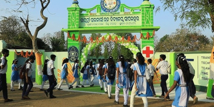 ଖରା ଛୁଟିରେ ଛାତ୍ରଛାତ୍ରୀ କରିବେ ହଲିଡେ’ ହୋମ୍‌ୱାର୍କ, ରୋଷ୍ଟର୍‌ ଡ୍ୟୁଟିରେ ଶିକ୍ଷକ