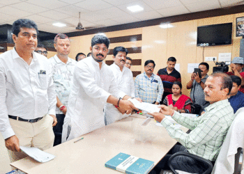 ନାମାଙ୍କନ ଭରିଲେ ମାହାଙ୍ଗା ବିଜେଡି ବିଧାୟକ ପ୍ରାର୍ଥୀ ଅଙ୍କିତ ପ୍ରତାପ ଜେନା