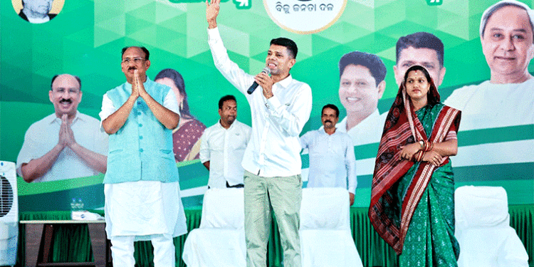 ବଡ଼ମ୍ୱା ଓ ବାଙ୍କୀରେ କାର୍ତ୍ତିକ ପାଣ୍ଡିଆନଙ୍କ ଜୋରଦାର ପ୍ରଚାର