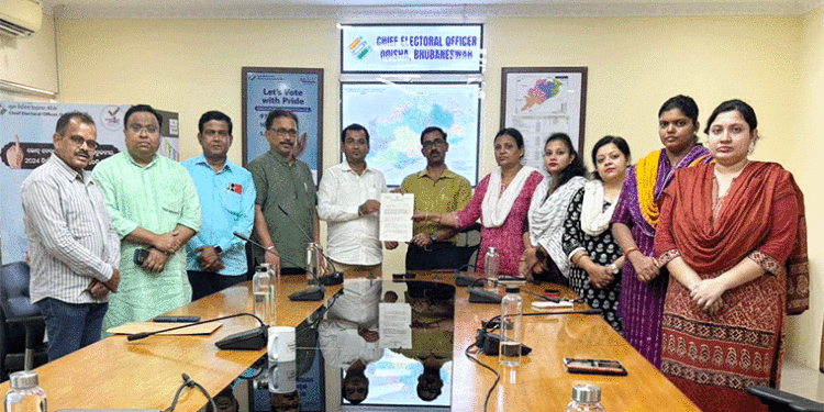 ସ୍ବାଧିନ ପ୍ରାର୍ଥୀଙ୍କ ପାଇଁ ପ୍ରଚାର କରୁଥିବା କନଷ୍ଟେବଳ ସଞ୍ଜୟ କୁମାର ବଳଙ୍କ ବିରୋଧରେ ସିଇଓଙ୍କ ନିକଟରେ ଫେରାଦ ହେଲା ବିଜେଡି