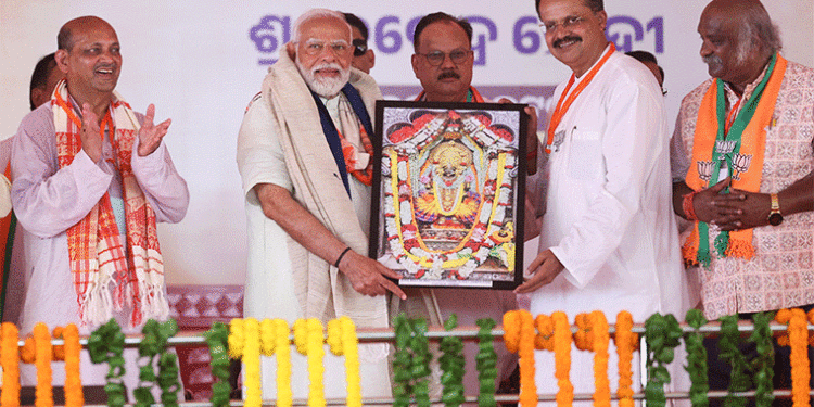 ବିଜେଡି ନେତାମାନେ ଆପଣଙ୍କୁ ଲୁଟିବାରେ ଲାଗିଛନ୍ତି: ପ୍ରଧାନମନ୍ତ୍ରୀ ନରେନ୍ଦ୍ର ମୋଦୀ