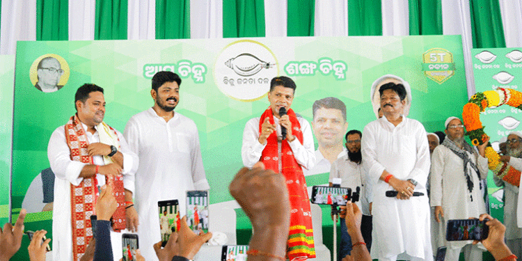ମାହାଙ୍ଗାରେ ପାଣ୍ଡିଆନ୍‌ଙ୍କ ରଣହୁଙ୍କାର: ପ୍ରଧାନମନ୍ତ୍ରୀଙ୍କୁ ଟାର୍ଗେଟ