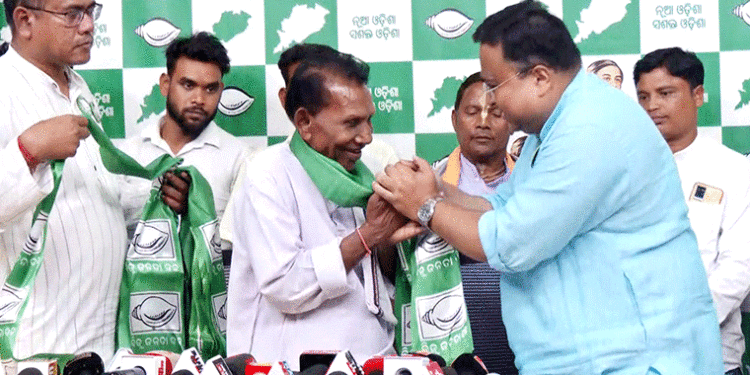 ବିଜେଡିରେ ମିଶିଲେ ରେଙ୍ଗାଲିର ପୂର୍ବତନ ବିଧାୟକ ଦୁର୍ଯ୍ୟୋଧନ ଗରଡିଆ