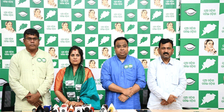 ବିଜେଡ଼ିରେ ଯୋଗ ଦେଲେ ଭଦ୍ରକ ଜିଲ୍ଲା ବିଜେପି ମହିଳା ମୋର୍ଚ୍ଚା ସଭାନେତ୍ରୀ ହରପ୍ରିୟା ସାହୁ