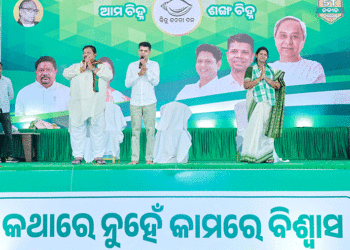 ମୁଖ୍ୟମନ୍ତ୍ରୀଙ୍କ ସ୍ବଚ୍ଛାତା ଉପରେ ପ୍ରଶ୍ନ, ସୂର୍ଯ୍ୟଙ୍କୁ ଟର୍ଚ୍ଚ ଦେଖାଇବା ସହ ସମାନ: ପାଣ୍ଡିଆନ