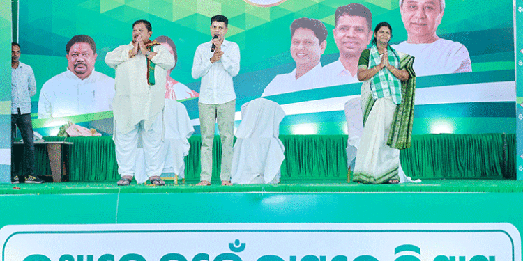 ମୁଖ୍ୟମନ୍ତ୍ରୀଙ୍କ ସ୍ବଚ୍ଛାତା ଉପରେ ପ୍ରଶ୍ନ, ସୂର୍ଯ୍ୟଙ୍କୁ ଟର୍ଚ୍ଚ ଦେଖାଇବା ସହ ସମାନ: ପାଣ୍ଡିଆନ