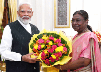 ସରକାର ଗଠନ ପାଇଁ ନରେନ୍ଦ୍ର ମୋଦୀଙ୍କୁ ଆମନ୍ତ୍ରଣ କଲେ ରାଷ୍ଟ୍ରପତି