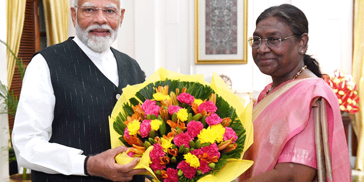 ସରକାର ଗଠନ ପାଇଁ ନରେନ୍ଦ୍ର ମୋଦୀଙ୍କୁ ଆମନ୍ତ୍ରଣ କଲେ ରାଷ୍ଟ୍ରପତି