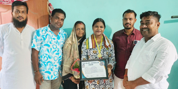 ଟପର ଛାତ୍ର ଅଂଶୁମାନୀଙ୍କୁ ଜାବିର ବିନ କବିର ତରଫରୁ ସମ୍ବର୍ଦ୍ଧିତ