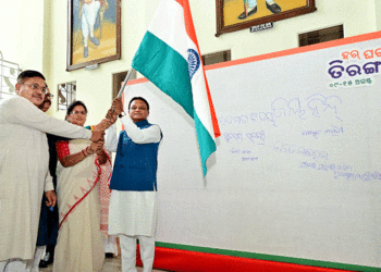 ଲୋକସେବା ଭବନଠାରେ ‘ହର୍ ଘର୍ ତିରଙ୍ଗା ଅଭିଯାନ’ରେ ଯୋଗ ଦେଲେ ମୁଖ୍ୟମନ୍ତ୍ରୀ