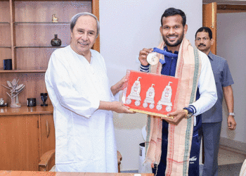 ହକି ତାରକା ଅମିତ ରୋହିଦାସଙ୍କୁ ସମ୍ବର୍ଦ୍ଧିତ କଲେ ନବୀନ ପଟ୍ଟନାୟକ