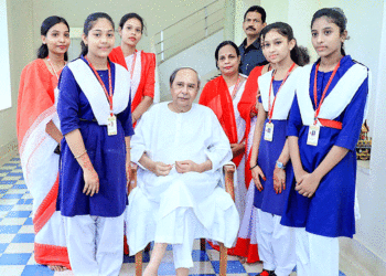 ନବୀନ ନିବାସରେ ରକ୍ଷା ବନ୍ଧନ : ଛୋଟ ଛୋଟ ସ୍କୁଲ ପିଲା ନବୀନଙ୍କ ହାତରେ ବାନ୍ଧିଲେ ରାକ୍ଷୀ