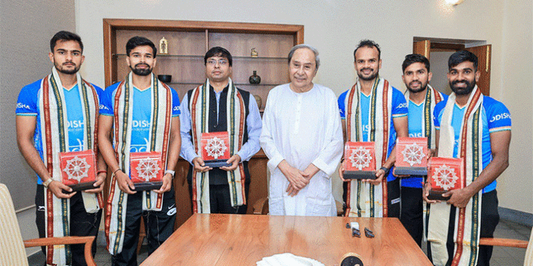ନବୀନଙ୍କୁ ଭେଟିଲେ ଅଲିମ୍ପିକ୍ସ ବିଜୟୀ ଭାରତୀୟ ହକିଦଳ