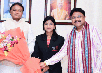 ମୁଖ୍ୟମନ୍ତ୍ରୀଙ୍କୁ ଭେଟିଲେ ଅନ୍ତର୍ଜାତୀୟ ପର୍ବତାରୋହୀ ବିଭାରାଣୀ