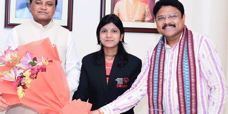 ମୁଖ୍ୟମନ୍ତ୍ରୀଙ୍କୁ ଭେଟିଲେ ଅନ୍ତର୍ଜାତୀୟ ପର୍ବତାରୋହୀ ବିଭାରାଣୀ