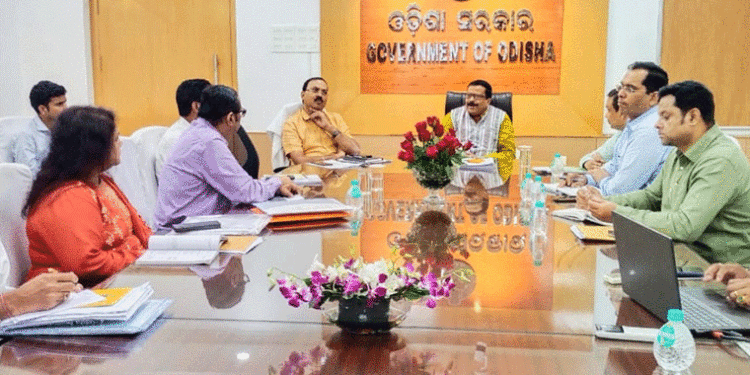 ନିବନ୍ଧନ ସେବାର ସମୀକ୍ଷା କଲେ ମାନ୍ୟବର ରାଜସ୍ବ ମନ୍ତ୍ରୀ