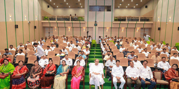 ସୋନପୁର ଜିଲ୍ଲା ସାଙ୍ଗଠନିକ କର୍ମକର୍ତ୍ତା ସମ୍ମିଳନୀ, ପଞ୍ଚାୟତ ନିର୍ବାଚନ ପାଇଁ ନିଜକୁ ପ୍ରସ୍ତୁତ କର: ନବୀନ