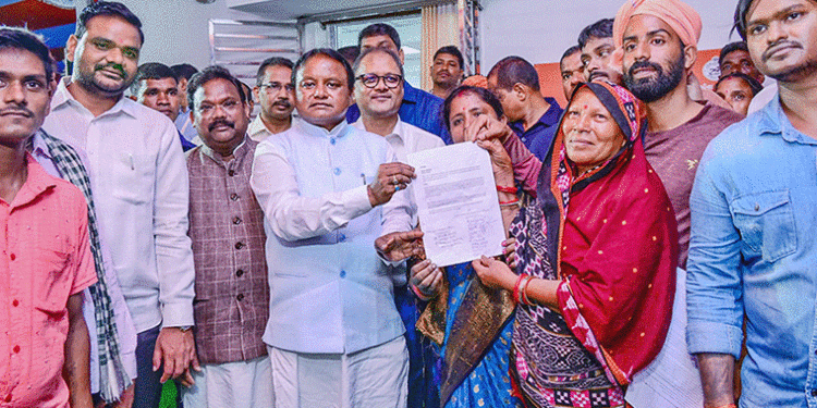 ‘ଲୋକଙ୍କ ମୁଖ୍ୟମନ୍ତ୍ରୀ’ ଶୁଣିଲେ ଲୋକଙ୍କ ସମସ୍ୟା