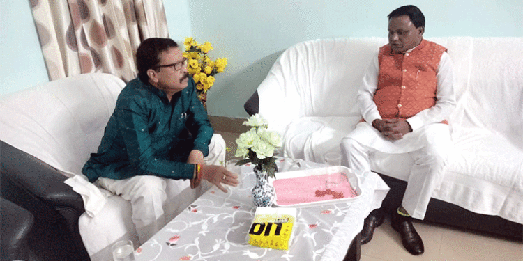 କୋରାପୁଟ ଓ ମାଲକାନଗିରି ଜିଲ୍ଲାର ବର୍ଷାଜନିତ କ୍ଷୟକ୍ଷତି: ରାଜସ୍ୱ ମନ୍ତ୍ରୀଙ୍କ ସହ ଆଲୋଚନା କଲେ ମୁଖ୍ୟମନ୍ତ୍ରୀ