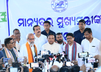 ବନ୍ୟାପ୍ରଭାବିତ ଅଞ୍ଚଳରେ ଆକାଶ ମାର୍ଗରୁ ସ୍ଥିତି ଅନୁଧ୍ୟାନ କଲେ ମୁଖ୍ୟମନ୍ତ୍ରୀ