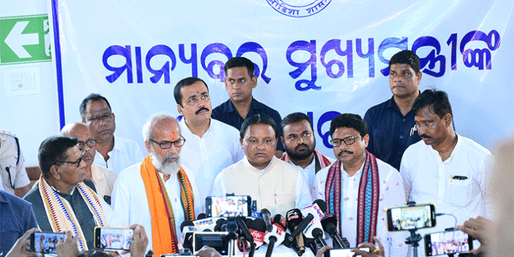 ବନ୍ୟାପ୍ରଭାବିତ ଅଞ୍ଚଳରେ ଆକାଶ ମାର୍ଗରୁ ସ୍ଥିତି ଅନୁଧ୍ୟାନ କଲେ ମୁଖ୍ୟମନ୍ତ୍ରୀ