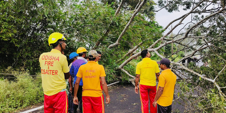 ଭୋରରୁ ସ୍ଥଳଭାଗରେ ତାଣ୍ଡବ ରଚିବ ବାତ୍ୟା ‘ଦାନା’