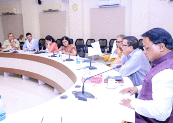 ବାତ୍ୟା ଆଶ୍ରୟସ୍ଥଳରେ ଲୋକଙ୍କୁ ନିୟମିତ ରନ୍ଧା ଖାଦ୍ୟଦେବାକୁ ନିର୍ଦ୍ଦେଶ
