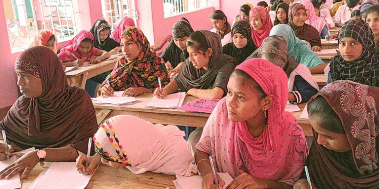 ସରକାରୀ ମଦ୍ରାସାରେ ଶିକ୍ଷାର ଗୁଣବତ୍ତା ଉପରେ ଶିଶୁ ଅଧିକାର ଆୟୋଗର ପ୍ରଶ୍ନ , ମୁସଲମାନମାନଙ୍କ ମଧ୍ୟରେ ତୀବ୍ର ପ୍ରତିକ୍ରିୟା