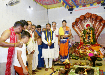 ଜନ୍ମମାଟିରେ କାଳୀ ପୂଜା ଓ ଦୀପାବଳି ପାଳିଲେ ମୁଖ୍ୟମନ୍ତ୍ରୀ