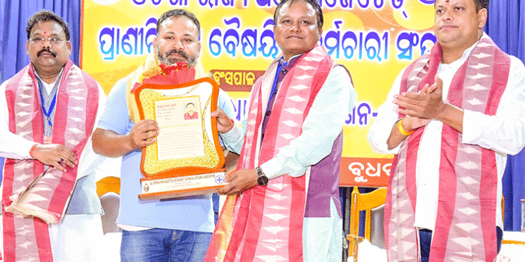 ଦୁଗ୍ଧ ଉତ୍ପାଦନ ବୃଦ୍ଧି ପାଇଁ ଆରମ୍ଭ ହେବ ‘ମୁଖ୍ୟମନ୍ତ୍ରୀ କାମଧେନୁ ଯୋଜନା’