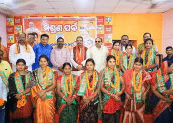ସମ୍ବଲପୁରରେ ବିଜେପିର ମିଶ୍ରଣ ପର୍ବ: ବିଜେଡି ଛାଡ଼ିଲେ ୧୮ ସରପଞ୍ଚ-ନାଏବ ସରପଞ୍ଚ
