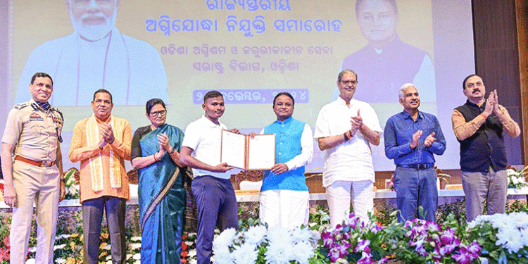 ରାଜ୍ୟ ସ୍ତରୀୟ ଅଗ୍ନିଯୋଦ୍ଧା ନିଯୁକ୍ତି ସମାରୋହ: 826 ଜଣ ଆଗ୍ନିକ ଓ 115 ଜଣ ଆଗ୍ନିକ ଗାଡିଚାଳକଙ୍କୁ ନିଯୁକ୍ତିପତ୍ର ପ୍ରଦାନ