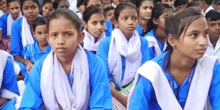 ଥଇଳା ସ୍କୁଲରେ ଜଣେ ଶିକ୍ଷକ ଓ ନିମ୍ନମାନର ଖାଦ୍ୟ ଦେବା ନେଇ ଛାତ୍ରଛାତ୍ରୀଙ୍କ ଧାରଣା
