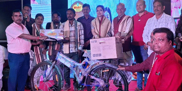 ଭାରତ ମସଲା ଷ୍ଟଲ୍ ରେ ବିଧାୟିକା ସୋଫିଆ ଫିର୍ଦ୍ଦୋଶ