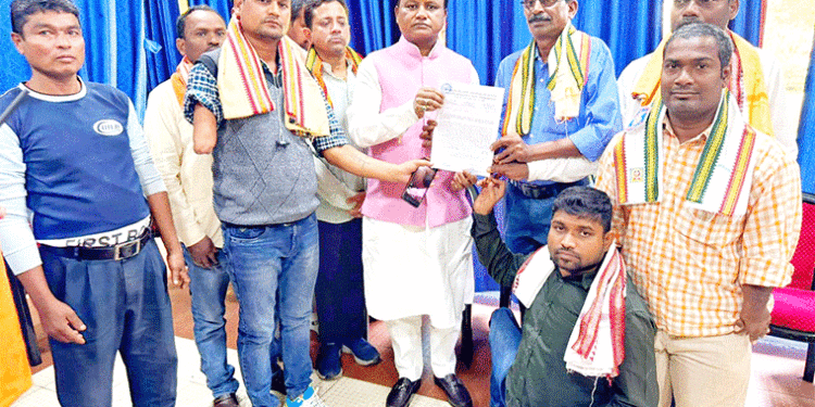 ବାସଭବନରେ ଦିବ୍ୟାଙ୍ଗଙ୍କୁ ସମ୍ବର୍ଦ୍ଧିତ କଲେ ମୁଖ୍ୟମନ୍ତ୍ରୀ