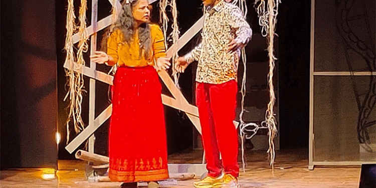 ଓଡ଼ିଆ ନାଟକ ସମ୍ମେଳନ ଉଦଯାପିତ: ଶେଷ ସନ୍ଧ୍ୟାର ନାଟକ ବିତର୍କିତ ଅପରାହ୍ନ ମଞ୍ଚସ୍ଥ।