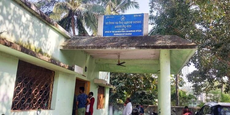 ଲକ୍ ହୋଇଥିବା ଘରବାରି ଜମି ବିକ୍ରି ଅଭିଯୋଗ