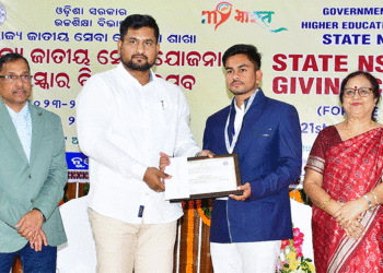 ରାଜ୍ୟ ଜାତୀୟ ସେବା ଯୋଜନା ପୁରସ୍କାର ବିତରଣ ସମାରୋହ ଅନୁଷ୍ଠିତ