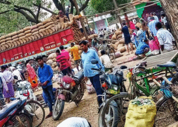 ଛଦ୍ମବେଶରେ ମଣ୍ଡି ପରିଦର୍ଶନ କଲେ ଜିଲ୍ଲାପାଳ
