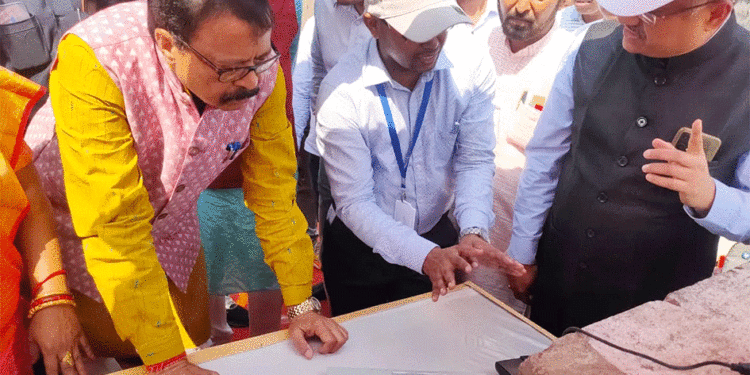 ‘ନକ୍ସା’ ଯୋଜନାର ଶୁଭାରମ୍ଭ କଲେ ରାଜସ୍ବ ମନ୍ତ୍ରୀ ସୁରେଶ ପୂଜାରୀ