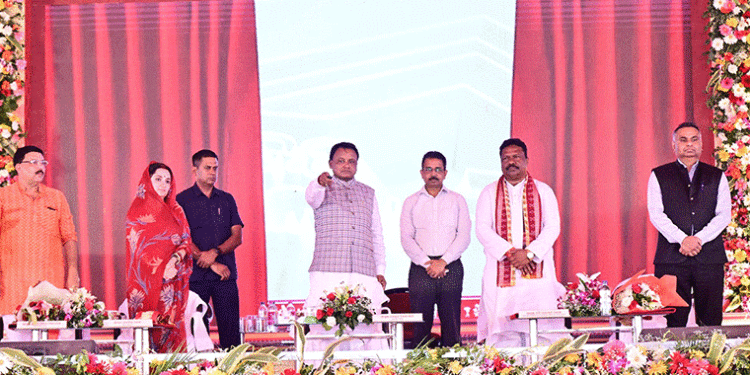 କଳାହାଣ୍ଡିରେ ଅନ୍ତ୍ୟୋଦୟ ଗୃହ ଯୋଜନାର ରାଜ୍ୟସ୍ତରୀୟ ଶୁଭାରମ୍ଭ କଲେ ମୁଖ୍ୟମନ୍ତ୍ରୀ