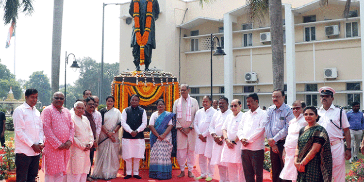 ବିଶ୍ୱ ରାଜନୈତିକ ଇତିହାସରେ ବିଜୁ ବାବୁଙ୍କ ଭଳି ବ୍ୟକ୍ତିତ୍ୱ ବିରଳ: ମୁଖ୍ୟମନ୍ତ୍ରୀ