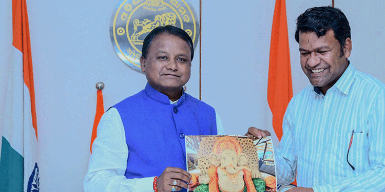 ଅନ୍ତର୍ଜାତୀୟ ଖ୍ୟାତିସମ୍ପନ୍ନ ବାଲୁକାଶିଳ୍ପୀ ସୁଦର୍ଶନ ପଟ୍ଟନାୟକଙ୍କୁ ସମ୍ୱର୍ଦ୍ଧିତ କଲେ ମୁଖ୍ୟମନ୍ତ୍ରୀ