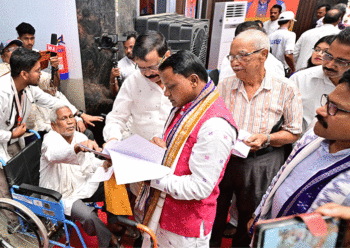 ସମ୍ବଲପୁରରେ ଜନଶୁଣାଣି ଶିବିର: ଲୋକଙ୍କ ଦୁଃଖ ଶୁଣିଲେ ମୁଖ୍ୟମନ୍ତ୍ରୀଙ୍କ ସହିତ ୧୦ ଜଣ ମନ୍ତ୍ରୀ