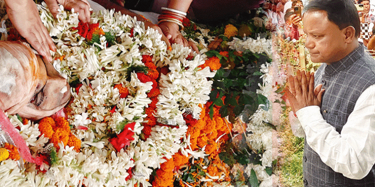ପ୍ରଶାନ୍ତ ଶତପଥୀଙ୍କୁ ବିଦାୟ: ଶବାଧାରରେ ସାମିଲ ହେଲେ ମୁଖ୍ୟମନ୍ତ୍ରୀ