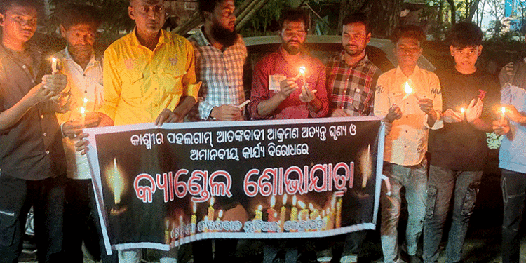 ନୱଯବାନ ୟୁନିଅନ ତରଫରୁ କ୍ୟାଣ୍ଡେଲ ଶୋଭାଯାତ୍ରା ଓ ଆତଙ୍ଗବାଦ ବିରୋଧୀରେ ଦୃଢ଼ କାର୍ଯ୍ୟାନୁଷ୍ଠାନ ଦାବି