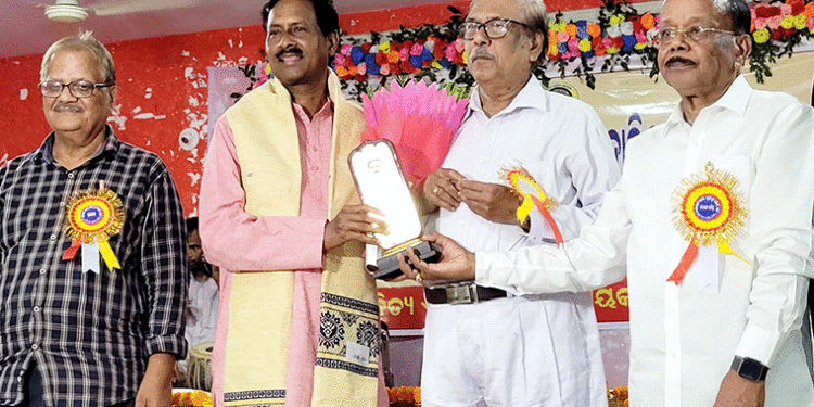 କବି ନିରାକାର ଦାସ ପାଇଲେ ବାଞ୍ଛାନିଧି ସତି ସମ୍ମାନ