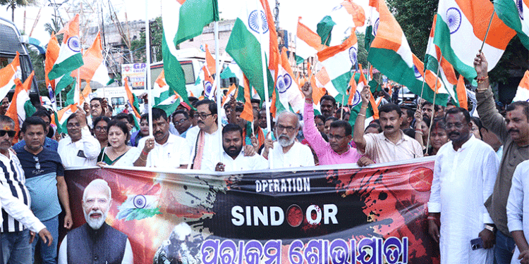 ଭୁବନେଶ୍ୱର ଉପକଣ୍ଠ ଲିଙ୍ଗିପୁର ପଞ୍ଚାୟତରେ ଆୟୋଜିତ ତ୍ରିରଙ୍ଗା ଯାତ୍ରାରେ ସାମିଲ ହେଲେ ମୁଖ୍ୟମନ୍ତ୍ରୀ