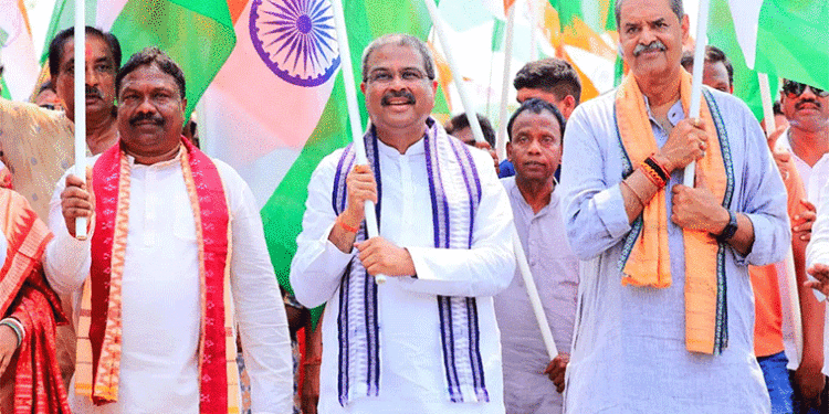 ସମ୍ବଲପୁରରୁ ଖୁବ୍ ଶୀଘ୍ର କୃଷି ଏକ୍ସପ୍ରେସ୍ ଟ୍ରେନ୍ ଚଳାଚଳ କରିବ: ଧର୍ମେନ୍ଦ୍ର ପ୍ରଧାନ